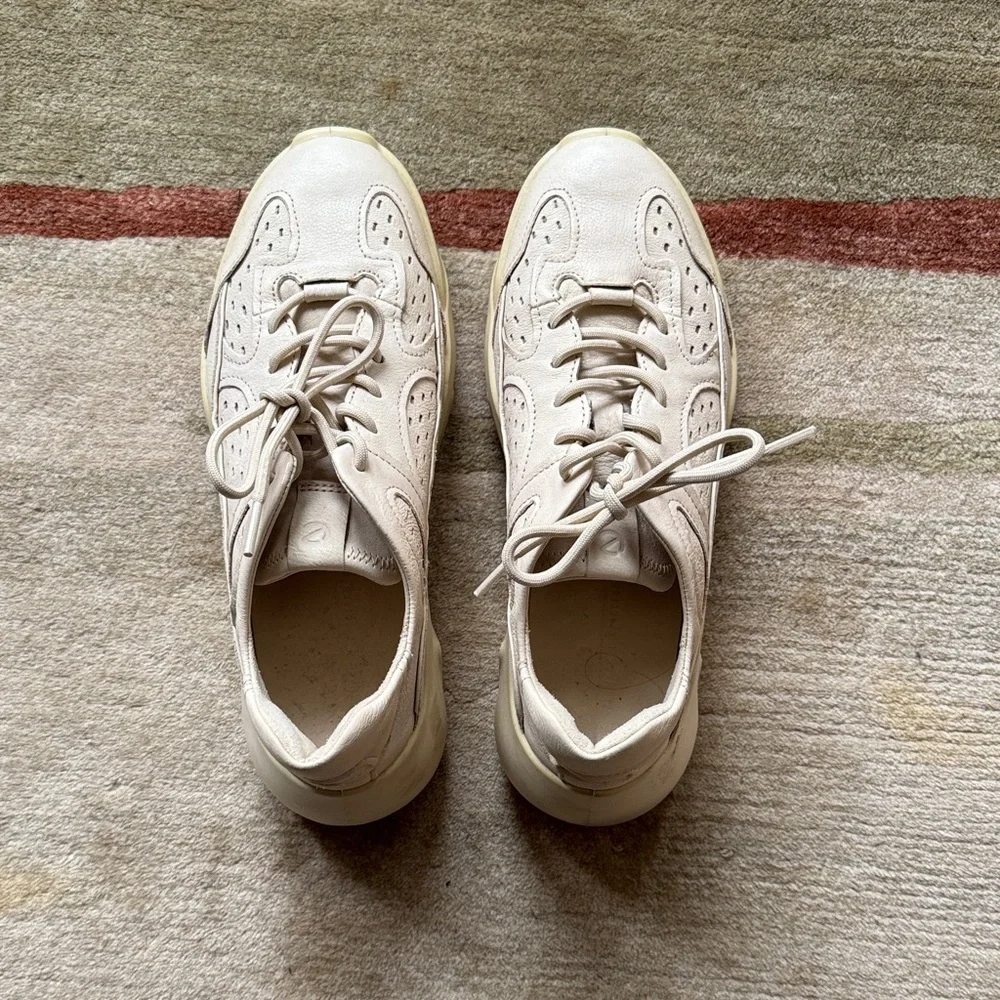 ECCO size 38 (fits like 8 or 8.5) Women’s chunky sneaker in beige